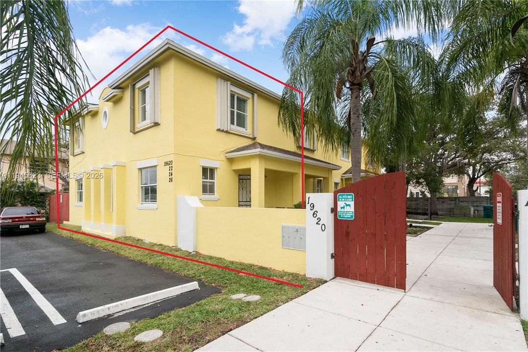 For Sale: $349,000 (2 beds, 2 baths, 1020 Square Feet)