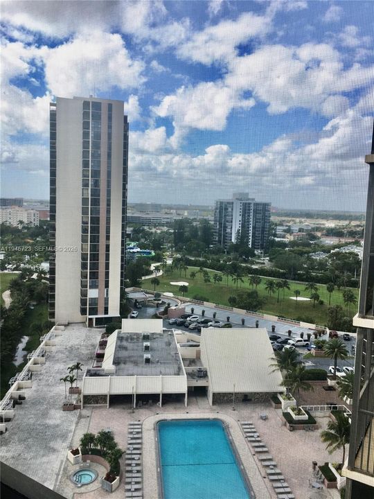 На продажу: $214,900 (1 спален, 1 ванн, 913 Квадратных фут)