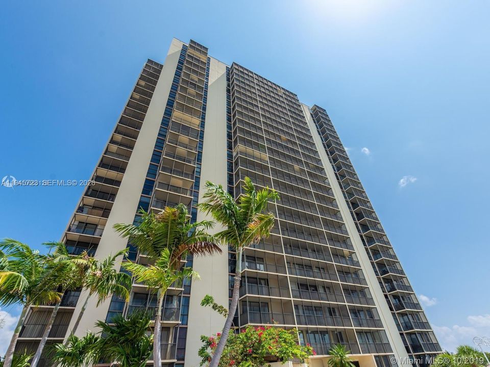 На продажу: $214,900 (1 спален, 1 ванн, 913 Квадратных фут)