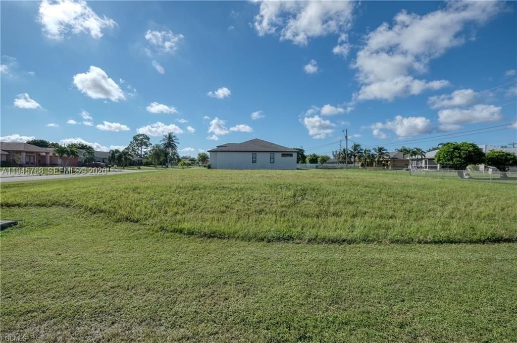 На продажу: $139,500 (0.24 acres)