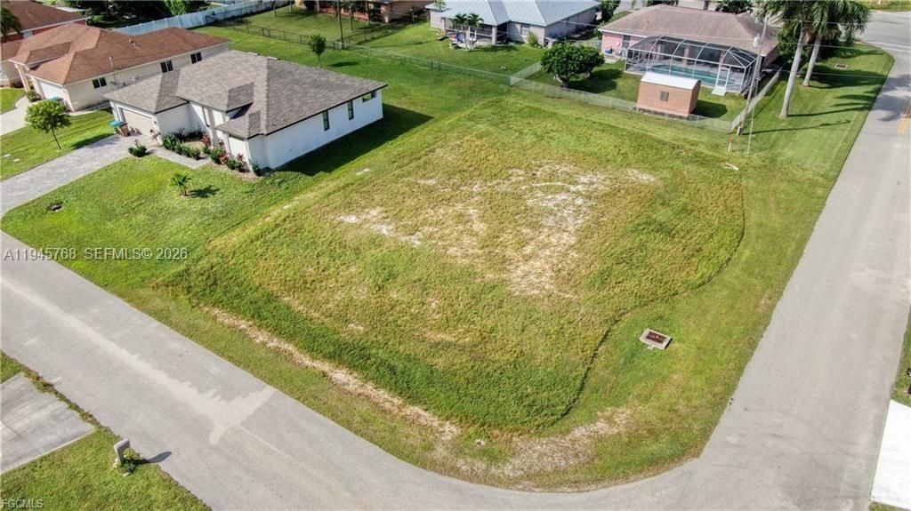 На продажу: $139,500 (0.24 acres)