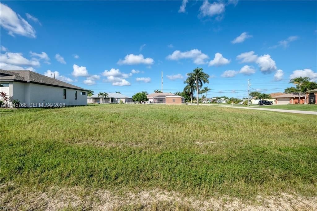 На продажу: $139,500 (0.24 acres)