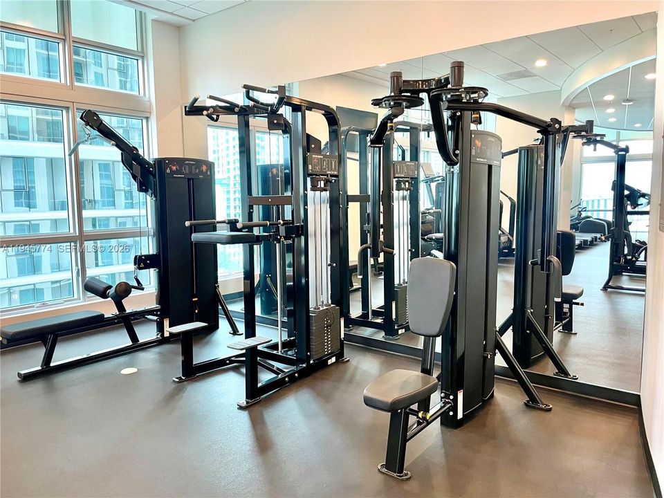 For Sale: $350,000 (1 beds, 1 baths, 544 Square Feet)