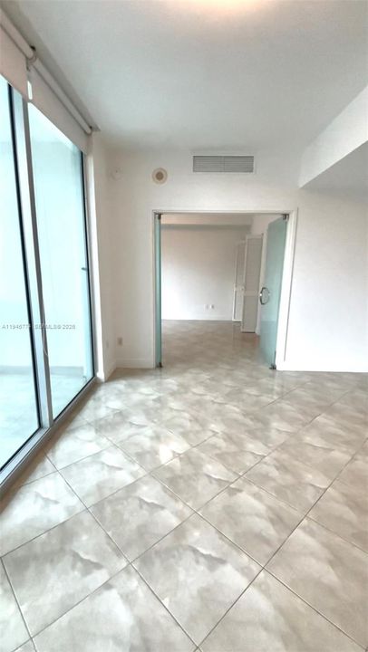 For Sale: $350,000 (1 beds, 1 baths, 544 Square Feet)