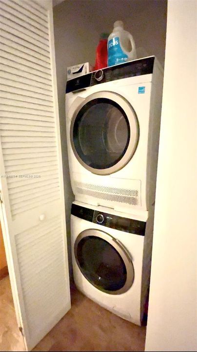 For Sale: $350,000 (1 beds, 1 baths, 544 Square Feet)