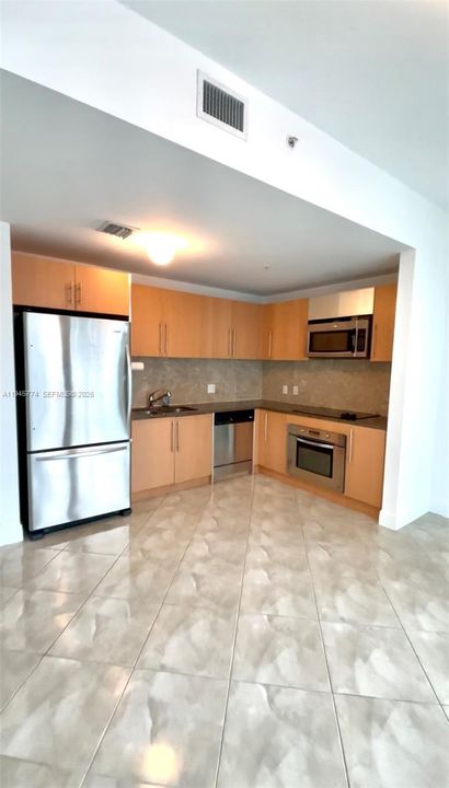 For Sale: $350,000 (1 beds, 1 baths, 544 Square Feet)