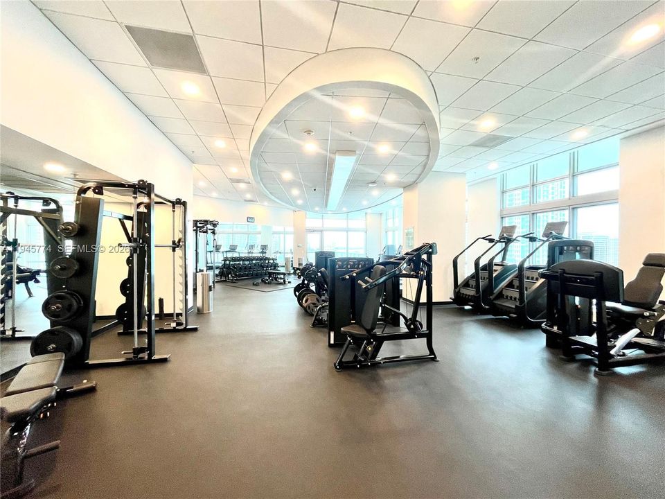 For Sale: $350,000 (1 beds, 1 baths, 544 Square Feet)