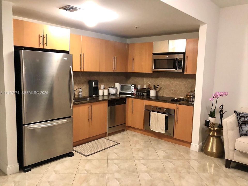 For Sale: $350,000 (1 beds, 1 baths, 544 Square Feet)