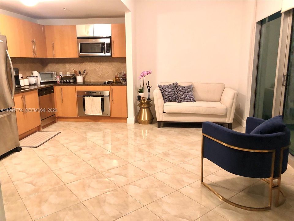 For Sale: $350,000 (1 beds, 1 baths, 544 Square Feet)