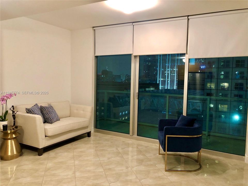 For Sale: $350,000 (1 beds, 1 baths, 544 Square Feet)