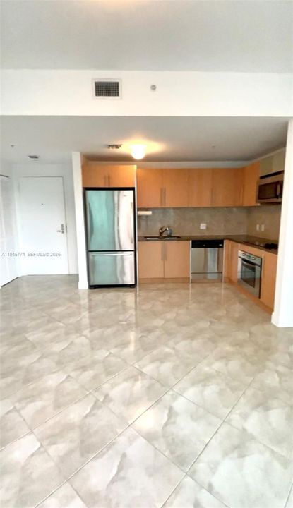 For Sale: $350,000 (1 beds, 1 baths, 544 Square Feet)