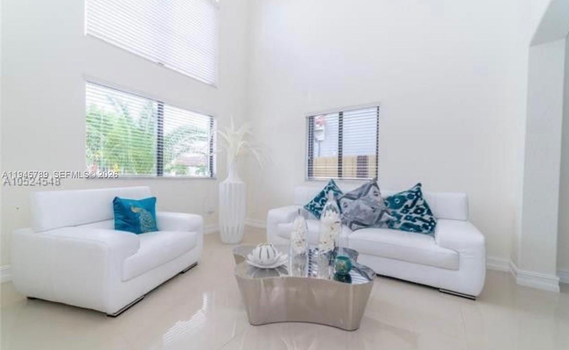 En Renta: $5,500 (5 camas, 4 baños, 2731 Pies cuadrados)