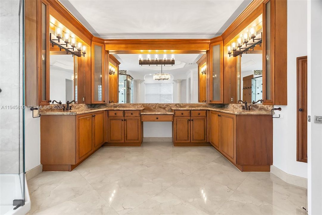 Недавно арендовано: $8,500 (6 спален, 5 ванн, 4945 Квадратных фут)