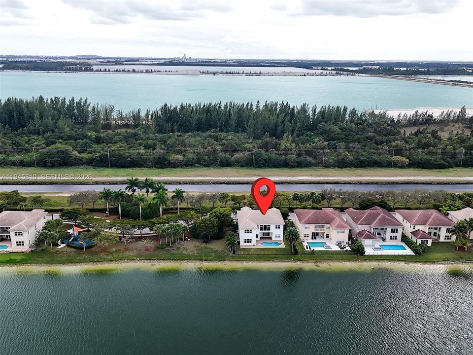 Недавно арендовано: $8,500 (6 спален, 5 ванн, 4945 Квадратных фут)