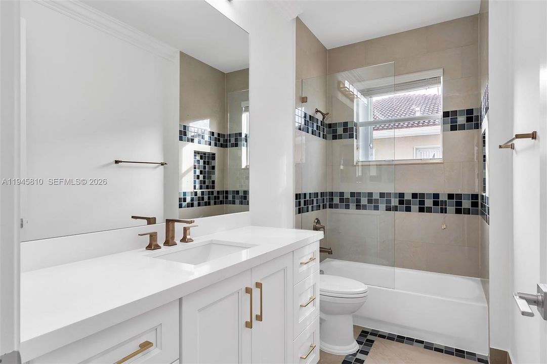 Недавно арендовано: $8,500 (6 спален, 5 ванн, 4945 Квадратных фут)