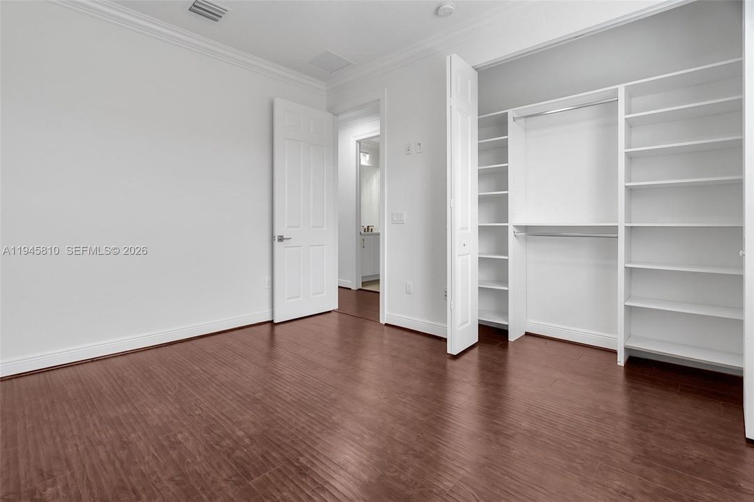 Недавно арендовано: $8,500 (6 спален, 5 ванн, 4945 Квадратных фут)