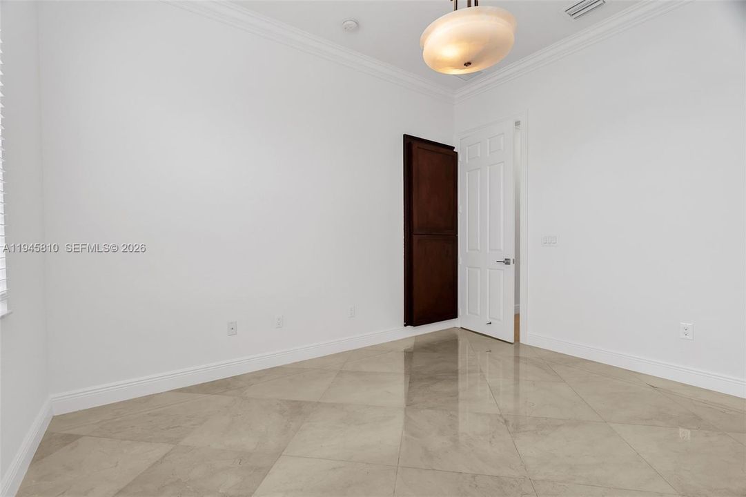 Недавно арендовано: $8,500 (6 спален, 5 ванн, 4945 Квадратных фут)