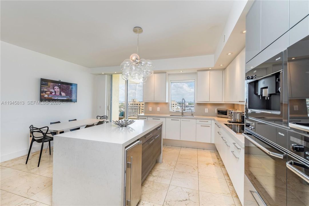 Active With Contract: $23,000 (4 beds, 4 baths, 3084 Square Feet)