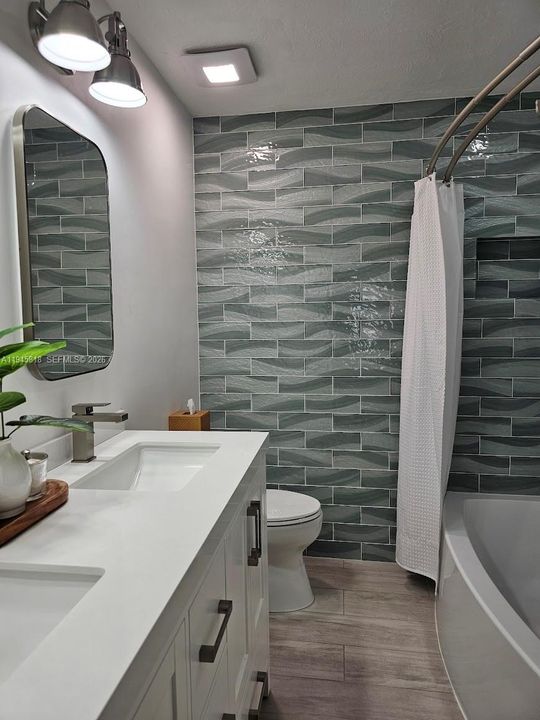 Recently Sold: $1,400,000 (4 beds, 3 baths, 3553 Square Feet)
