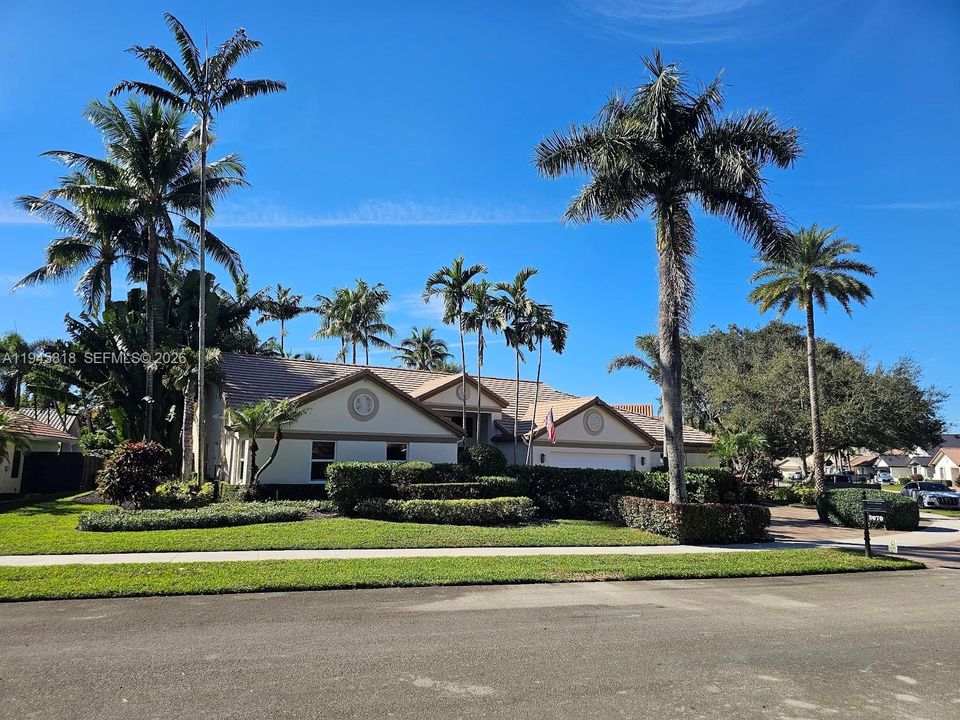 Recently Sold: $1,400,000 (4 beds, 3 baths, 3553 Square Feet)