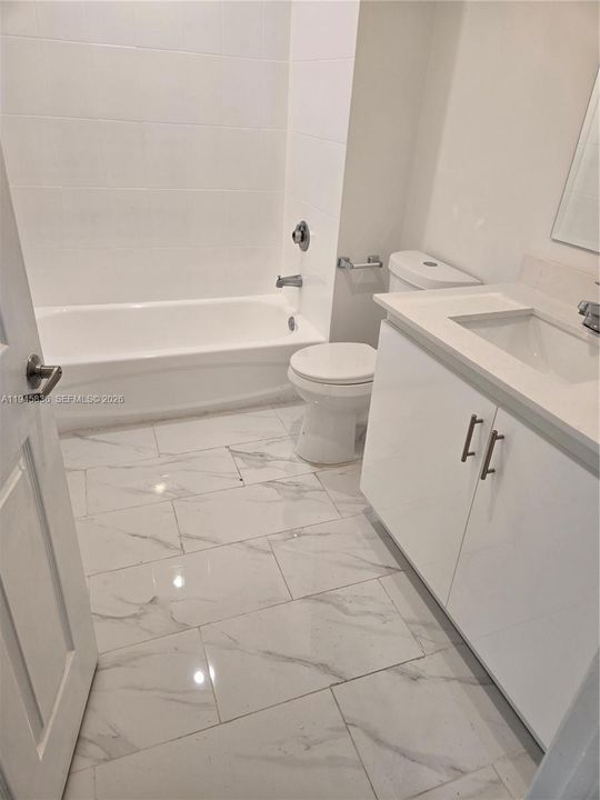 For Sale: $410,000 (2 beds, 2 baths, 1057 Square Feet)