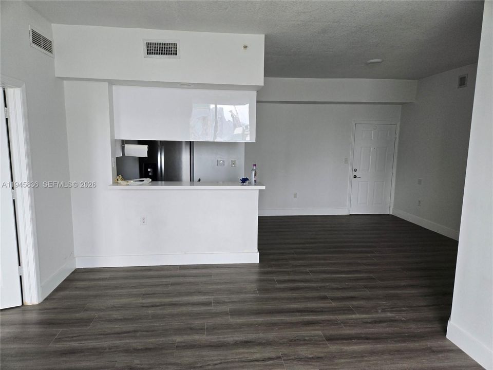For Sale: $410,000 (2 beds, 2 baths, 1057 Square Feet)