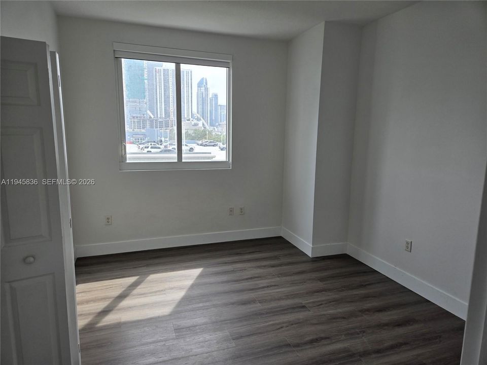 For Sale: $410,000 (2 beds, 2 baths, 1057 Square Feet)