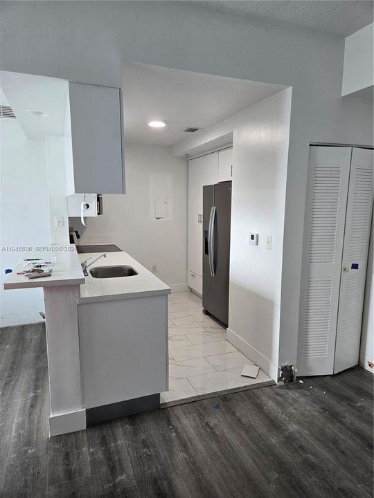For Sale: $410,000 (2 beds, 2 baths, 1057 Square Feet)