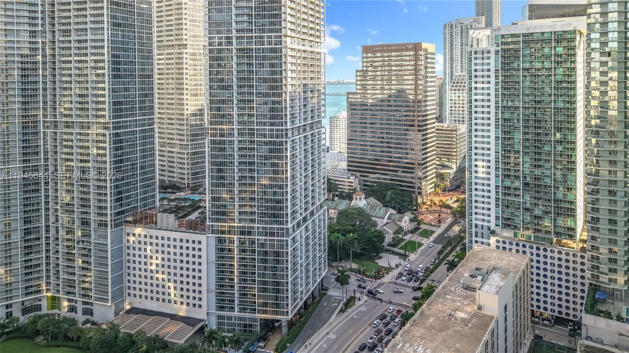 For Sale: $900,000 (2 beds, 2 baths, 1168 Square Feet)