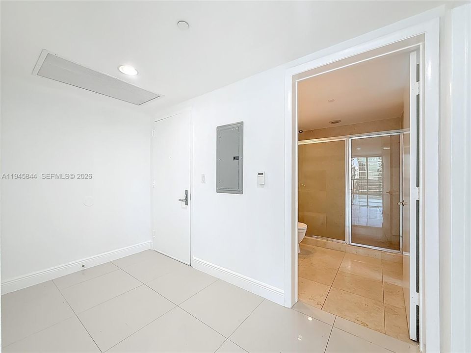 For Sale: $900,000 (2 beds, 2 baths, 1168 Square Feet)