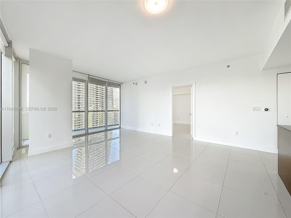 For Sale: $900,000 (2 beds, 2 baths, 1168 Square Feet)