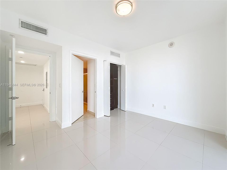 For Sale: $900,000 (2 beds, 2 baths, 1168 Square Feet)