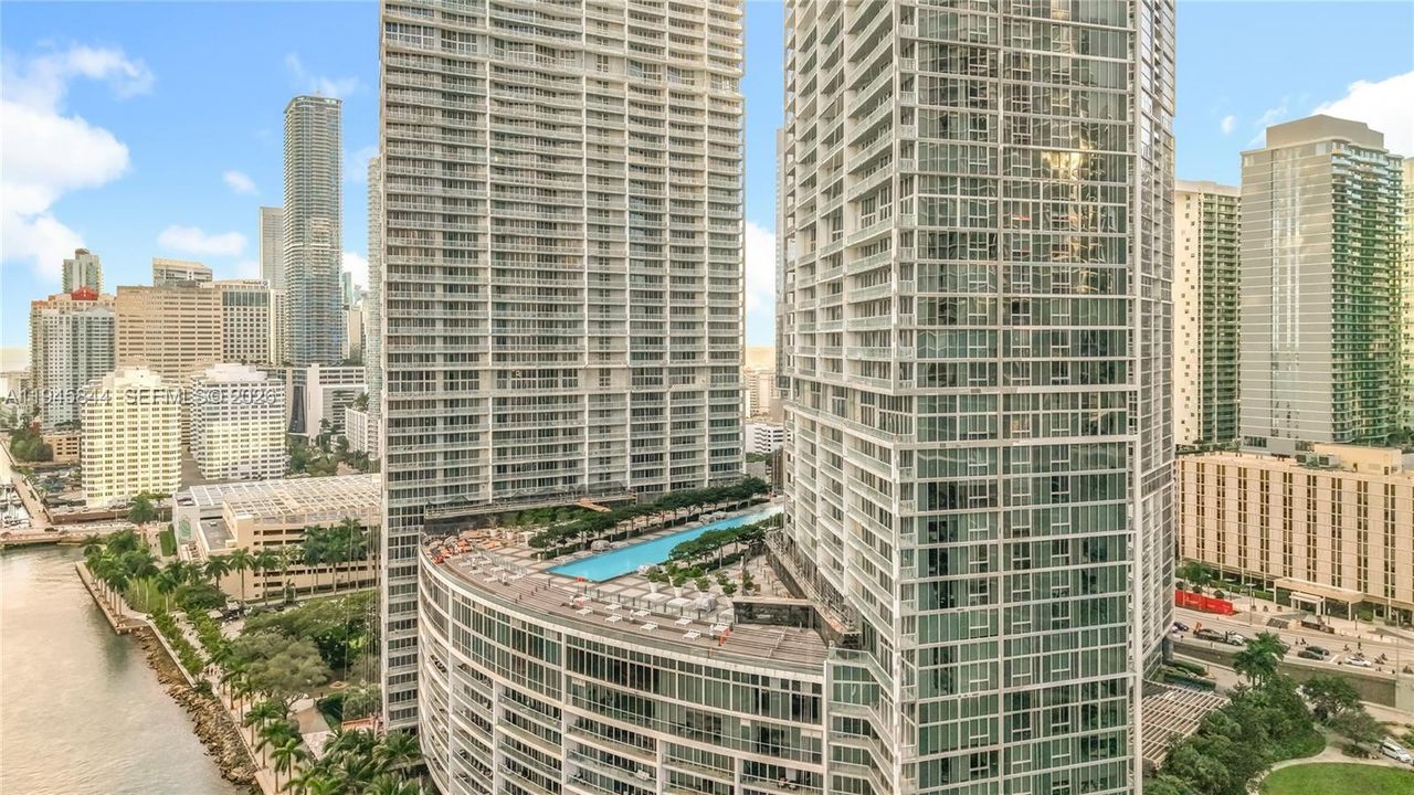 For Sale: $900,000 (2 beds, 2 baths, 1168 Square Feet)