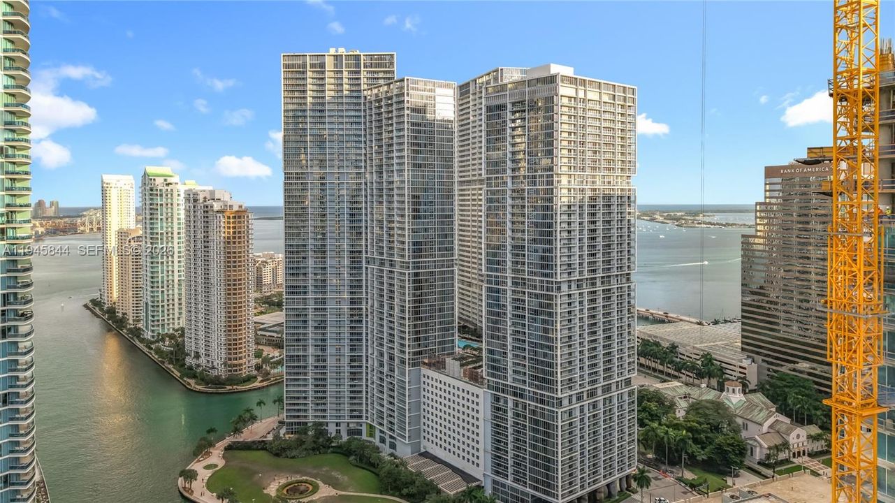 For Sale: $900,000 (2 beds, 2 baths, 1168 Square Feet)