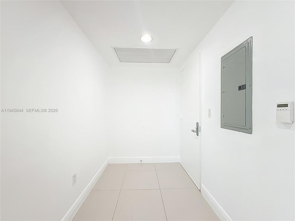For Sale: $900,000 (2 beds, 2 baths, 1168 Square Feet)
