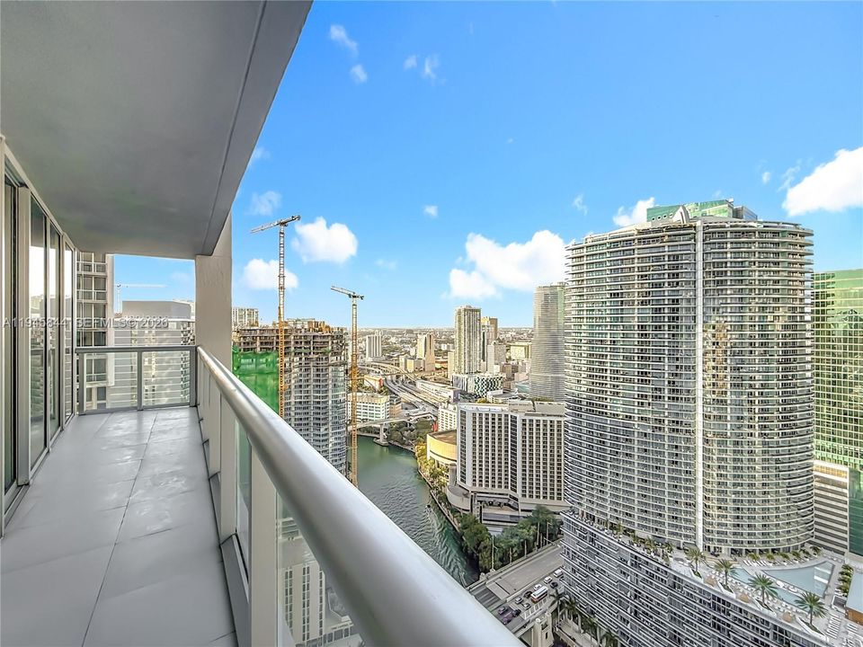 For Sale: $900,000 (2 beds, 2 baths, 1168 Square Feet)