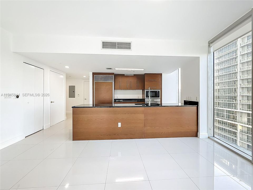 For Sale: $900,000 (2 beds, 2 baths, 1168 Square Feet)
