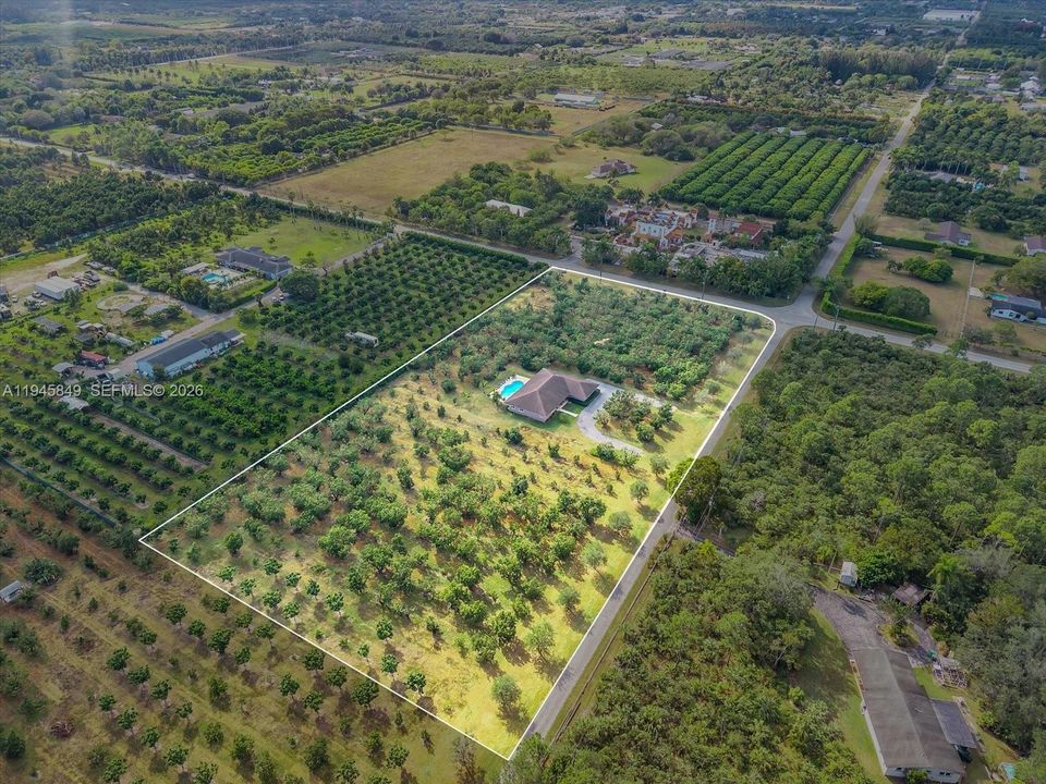На продажу: $2,375,000 (4 спален, 2 ванн, 2383 Квадратных фут)
