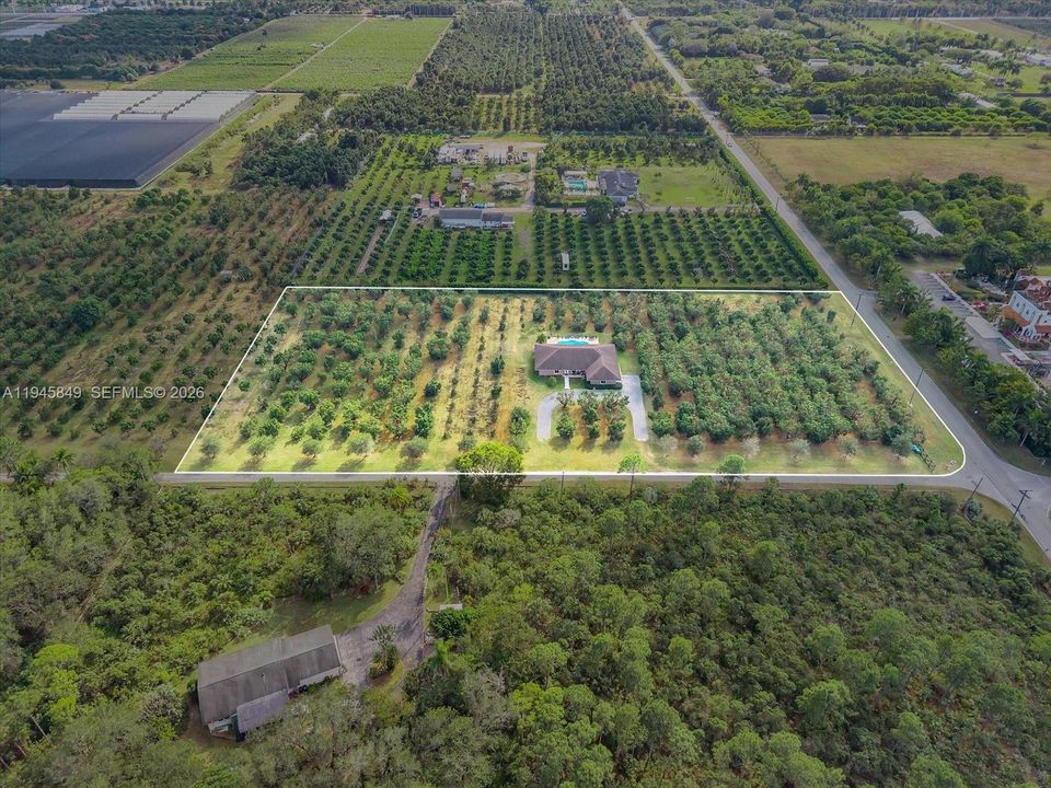 На продажу: $2,375,000 (4 спален, 2 ванн, 2383 Квадратных фут)