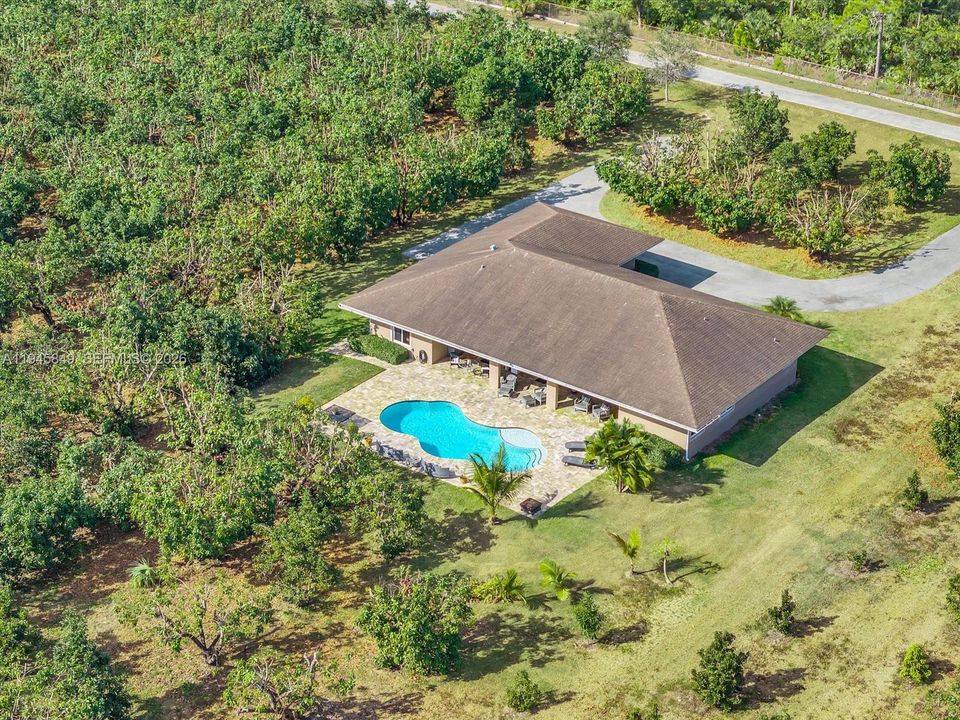 На продажу: $2,375,000 (4 спален, 2 ванн, 2383 Квадратных фут)