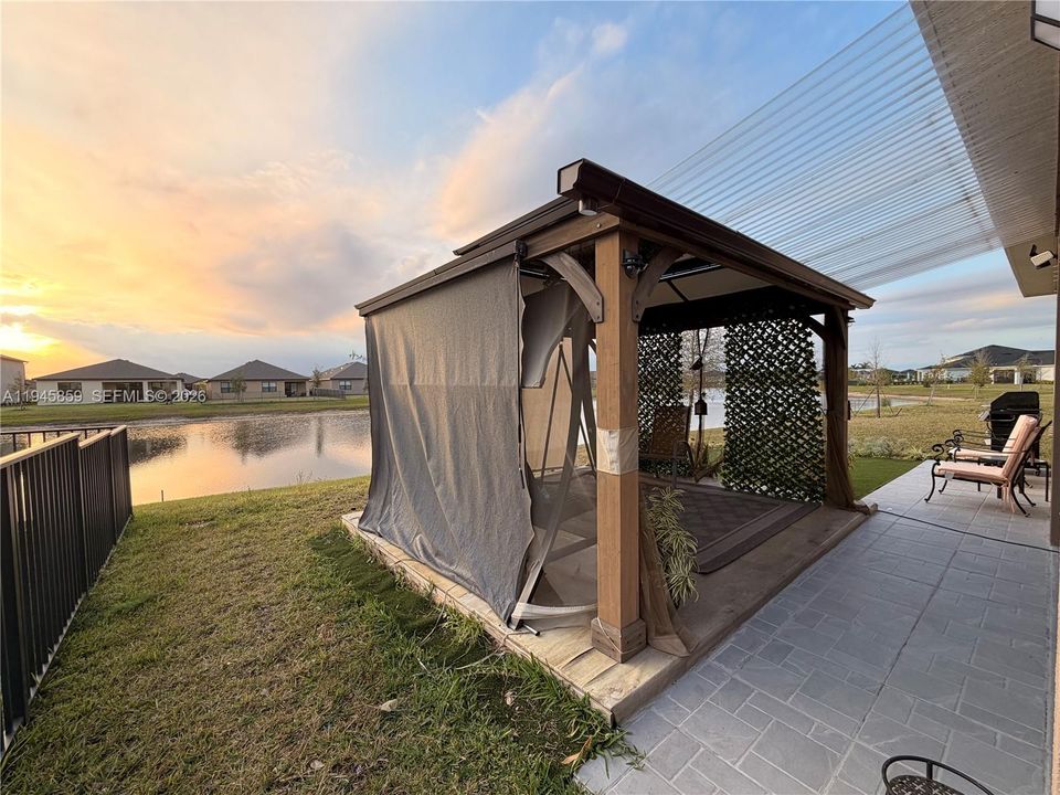 For Sale: $374,900 (3 beds, 2 baths, 1614 Square Feet)
