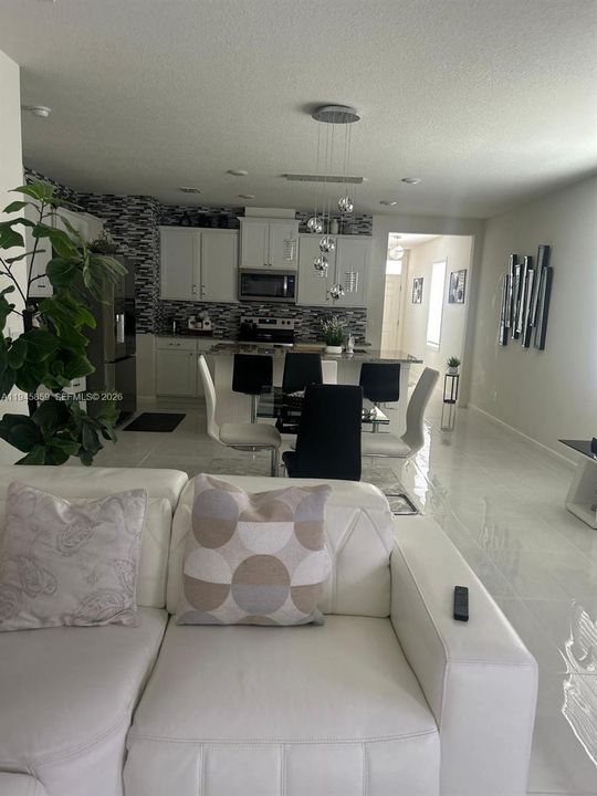 For Sale: $374,900 (3 beds, 2 baths, 1614 Square Feet)