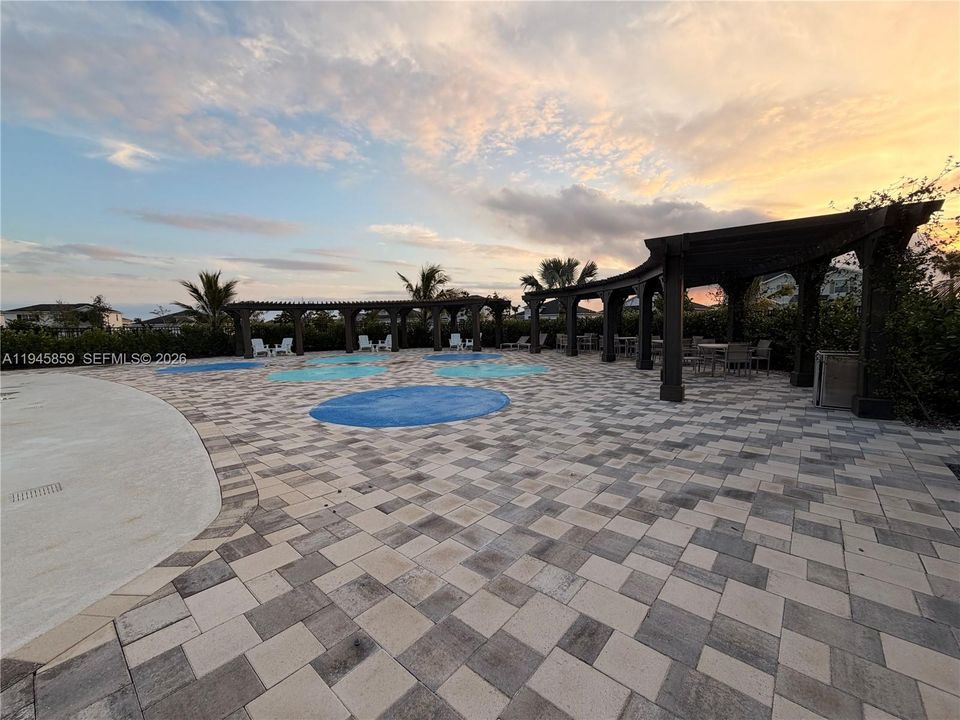 For Sale: $374,900 (3 beds, 2 baths, 1614 Square Feet)