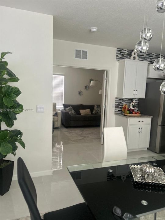 For Sale: $374,900 (3 beds, 2 baths, 1614 Square Feet)