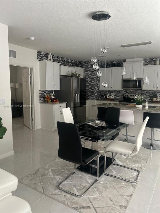 For Sale: $374,900 (3 beds, 2 baths, 1614 Square Feet)