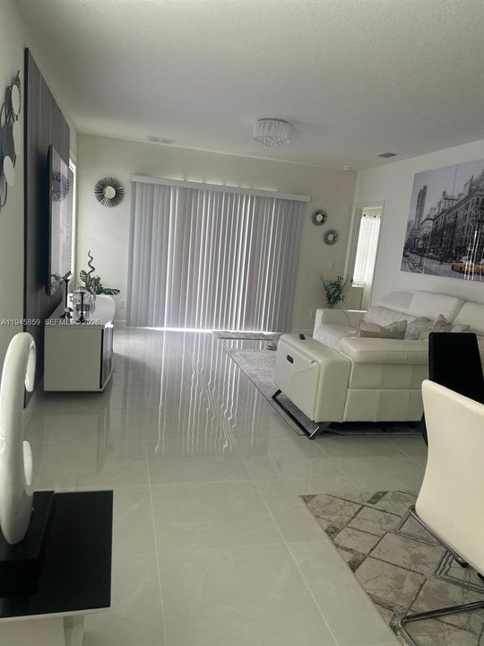 For Sale: $374,900 (3 beds, 2 baths, 1614 Square Feet)