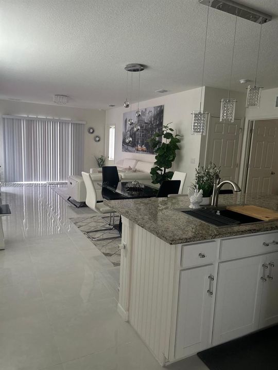For Sale: $374,900 (3 beds, 2 baths, 1614 Square Feet)