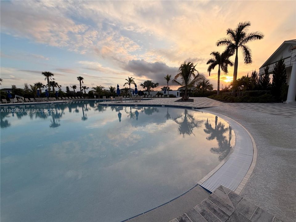 For Sale: $374,900 (3 beds, 2 baths, 1614 Square Feet)