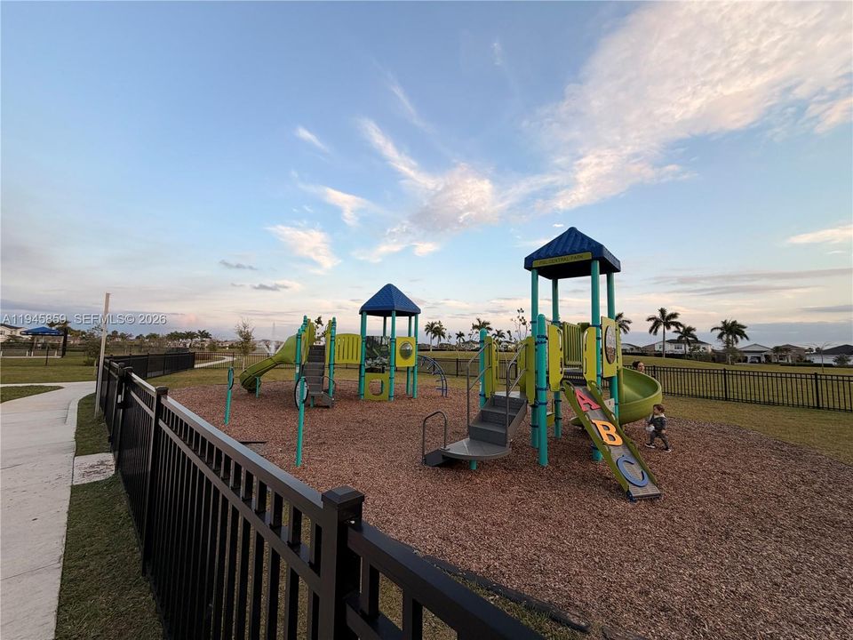 For Sale: $374,900 (3 beds, 2 baths, 1614 Square Feet)