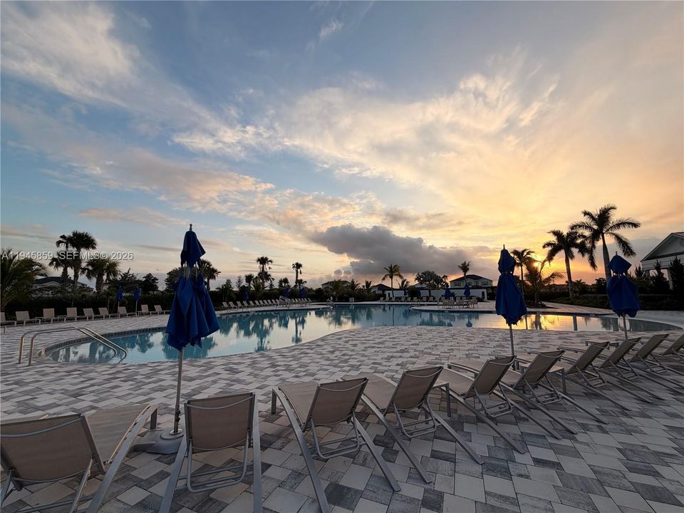 For Sale: $374,900 (3 beds, 2 baths, 1614 Square Feet)